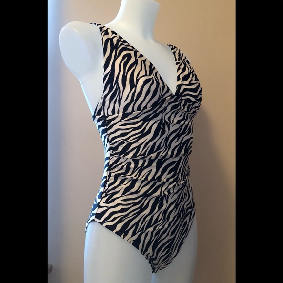 RUCHED DEEP V-NECK ONE PIECE SWIMSUIT 🩱 SIZE SMALL - Picture 5 of 13